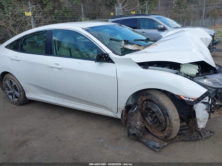 VIN 19XFC2F67KE034259 2019 HONDA CIVIC LX