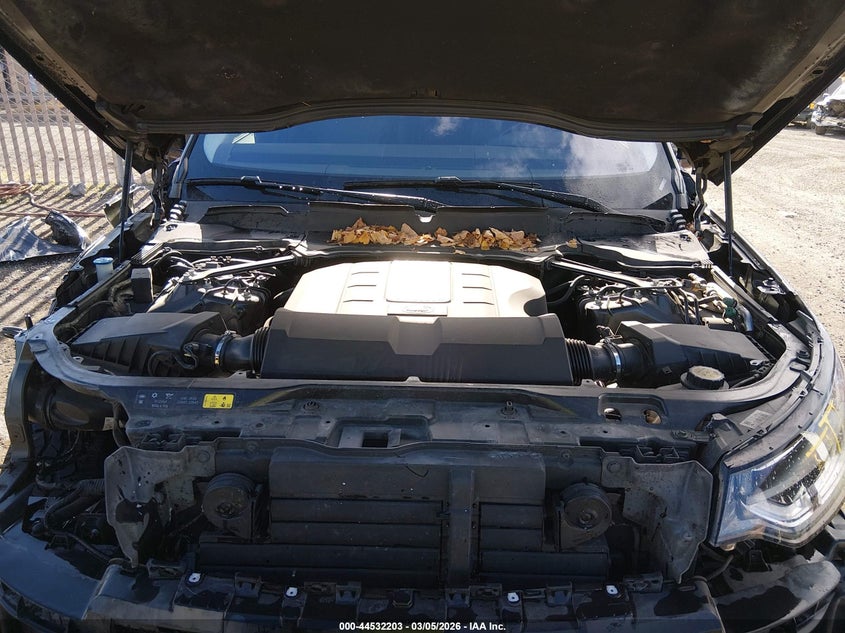 2017 Land Rover Discovery Hse VIN: SALRRBBV2HA013008 Lot: 44532203