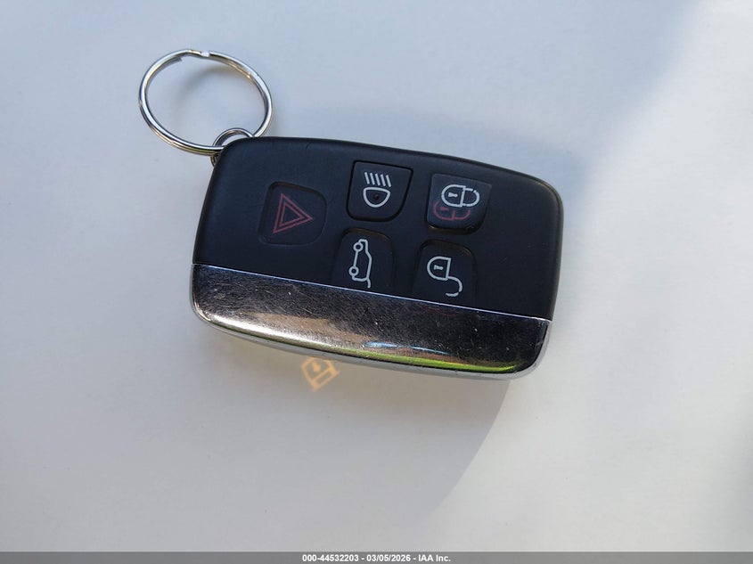 2017 Land Rover Discovery Hse VIN: SALRRBBV2HA013008 Lot: 44532203