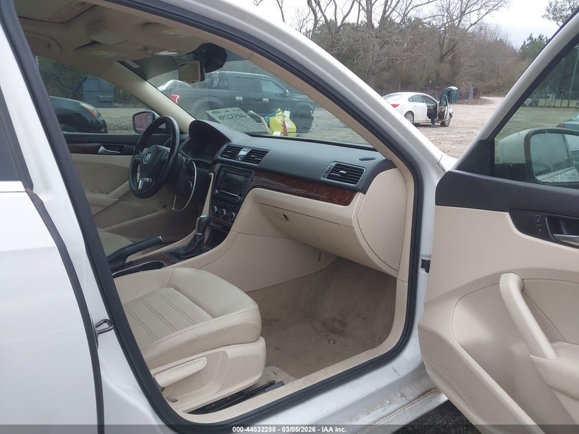 2013 Volkswagen Passat 2.5L Sel