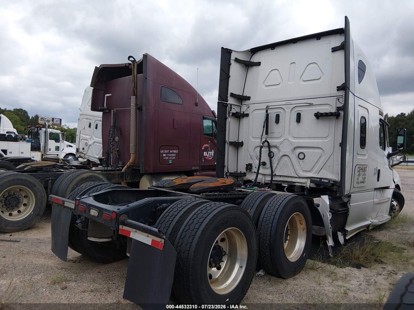 2023 FREIGHTLINER NEW CASCADIA 126 auction photo 4