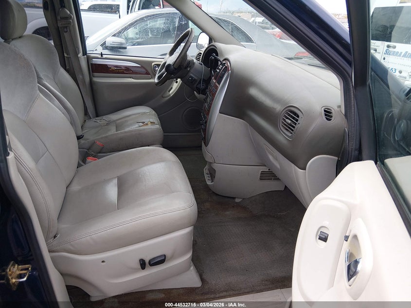 2005 Chrysler Town & Country Limited