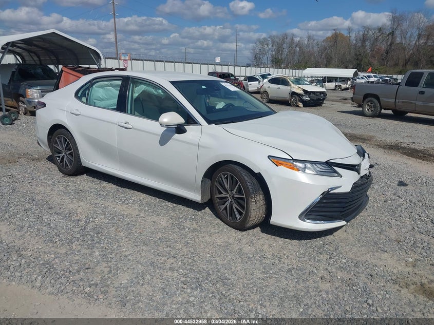 TOYOTA CAMRY XLE 2022