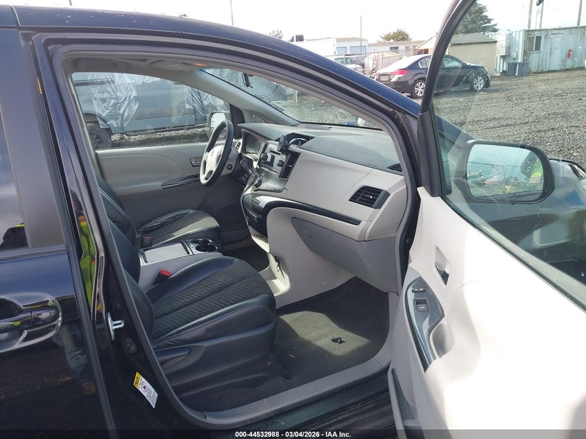 2011 Toyota Sienna Se