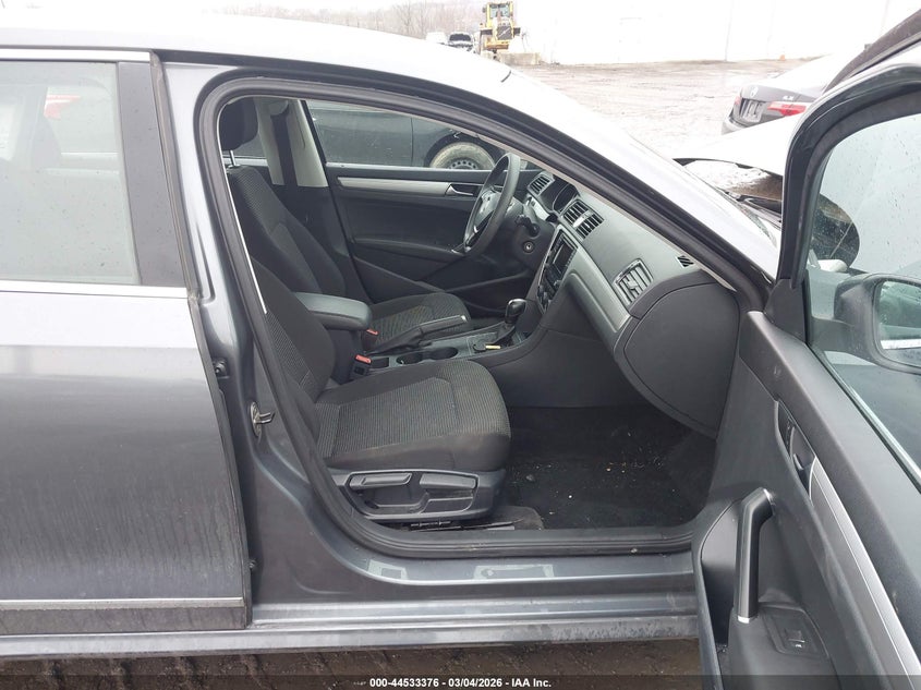 2017 Volkswagen Passat 1.8T S