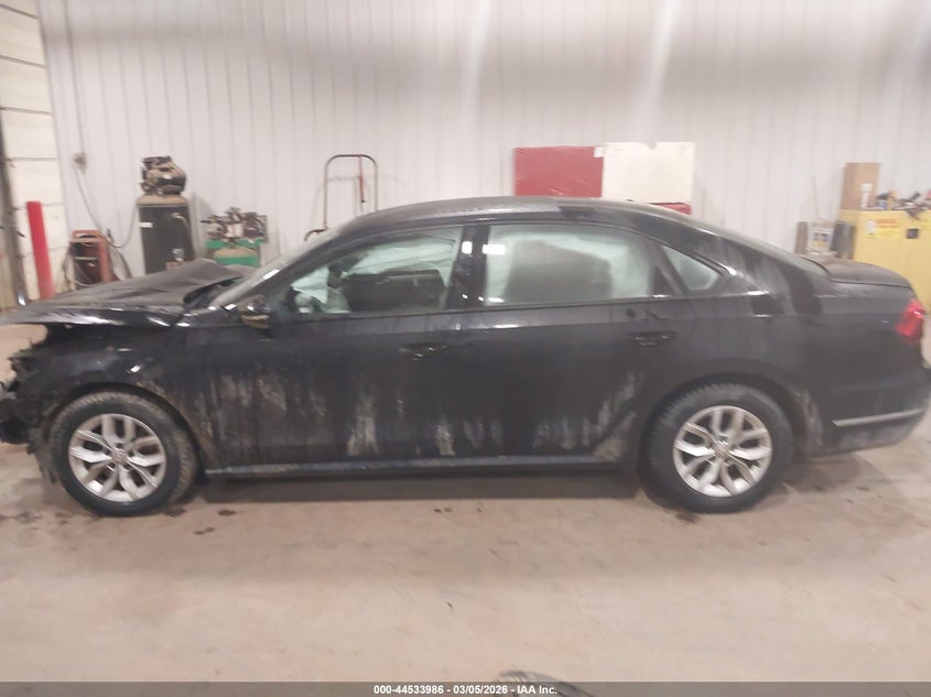 2018 Volkswagen Passat 2.0T R-Line/2.0T S VIN: 1VWAA7A37JC011349 Lot: 44533986