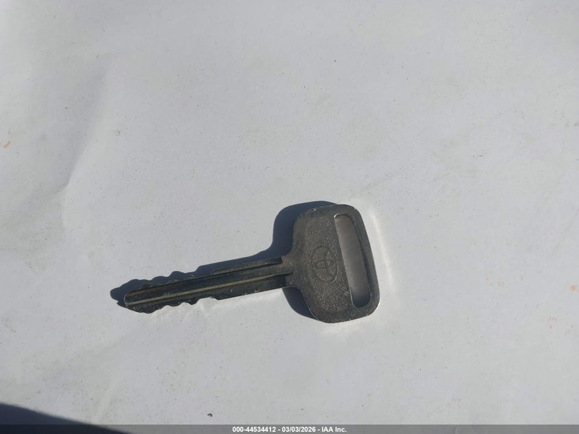 2000 Toyota Camry Le VIN: JT2BG22K4Y0530863 Lot: 44534412