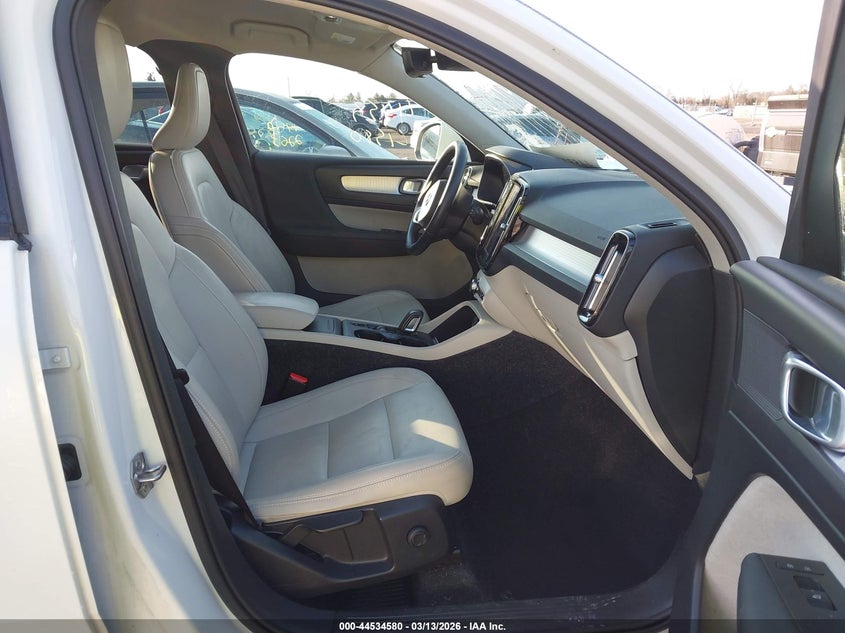 2020 Volvo Xc40 T4 Momentum