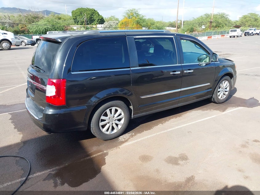 2016 Chrysler Town & Country Limited Platinum
