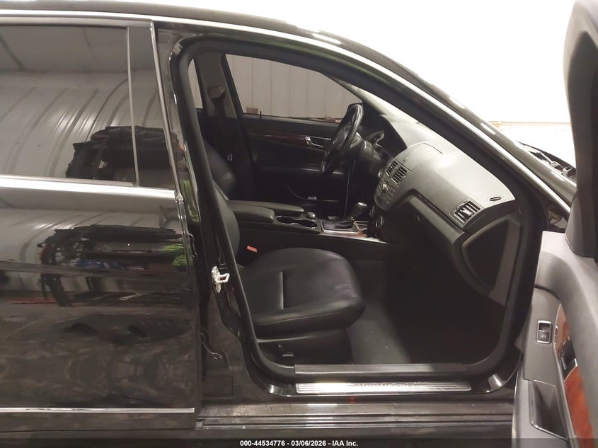 2011 Mercedes-Benz C 300 Luxury 4Matic