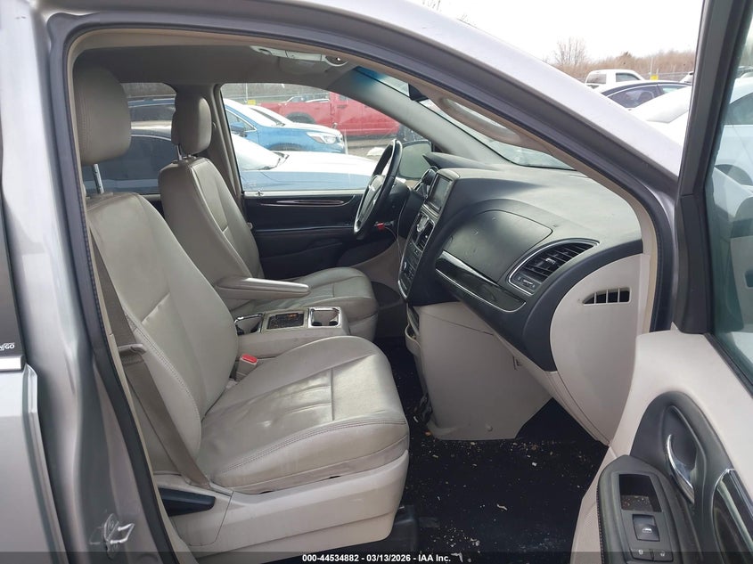 2013 Chrysler Town & Country Touring