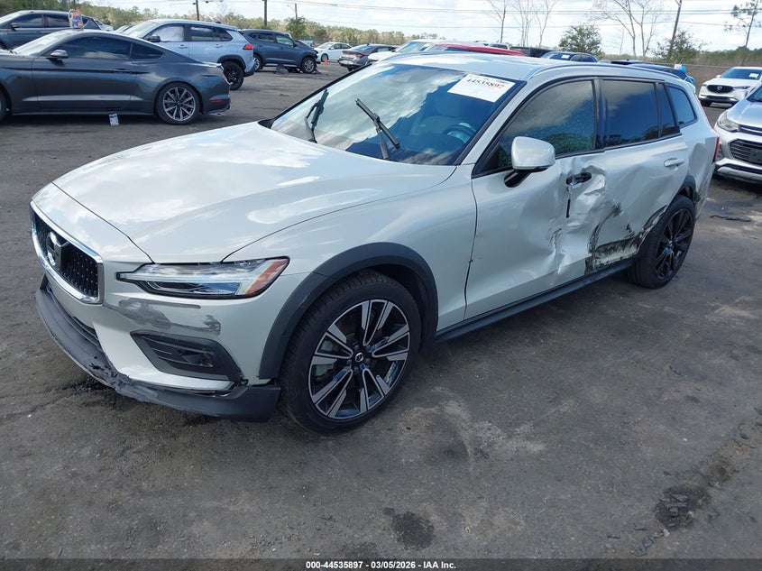 2021 Volvo V60 Cross Country T5