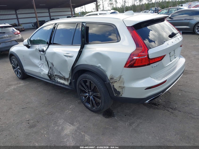 2021 Volvo V60 Cross Country T5