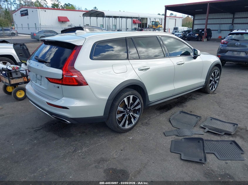 2021 Volvo V60 Cross Country T5