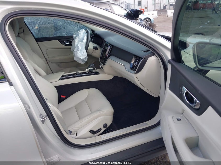 2021 Volvo V60 Cross Country T5