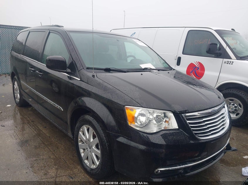 2016 Chrysler Town & Country Touring
