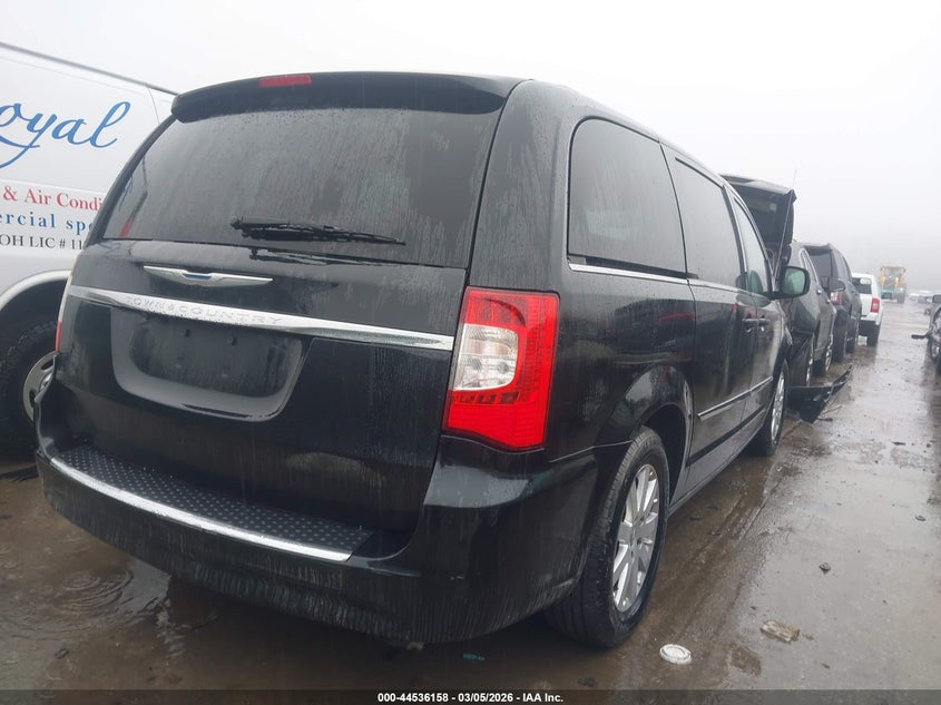 2016 Chrysler Town & Country Touring