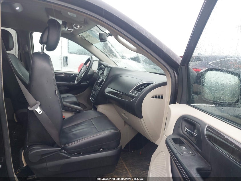 2016 Chrysler Town & Country Touring