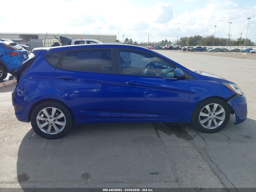 KMHCU5AE4CU012489 2012 Hyundai Accent 1.6 Se blue