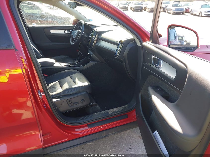 2019 Volvo Xc40 T5 Momentum/T5 R-Design