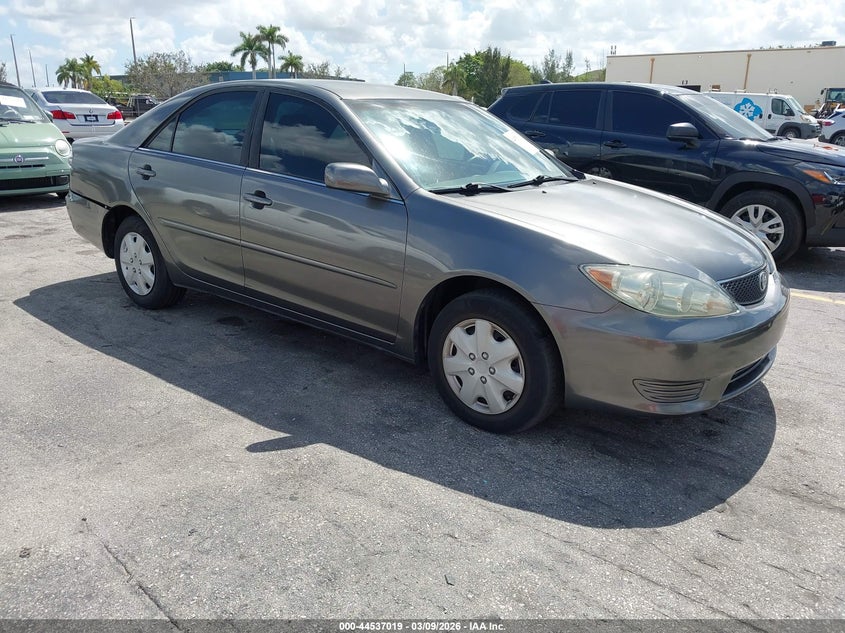 2005 Toyota Camry Le