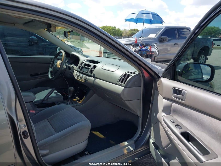 2005 Toyota Camry Le