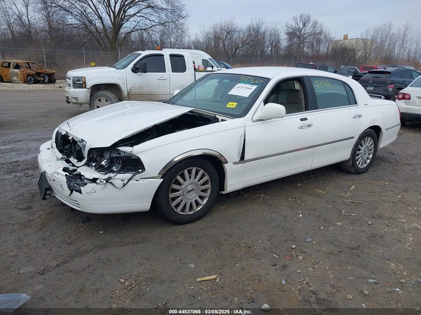 2004 Lincoln Town Car Signature