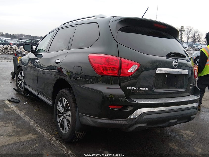 2018 Nissan Pathfinder Sv