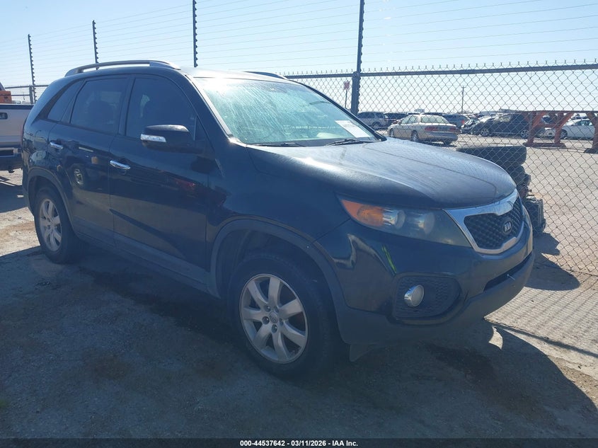 2013 KIA SORENTO LX