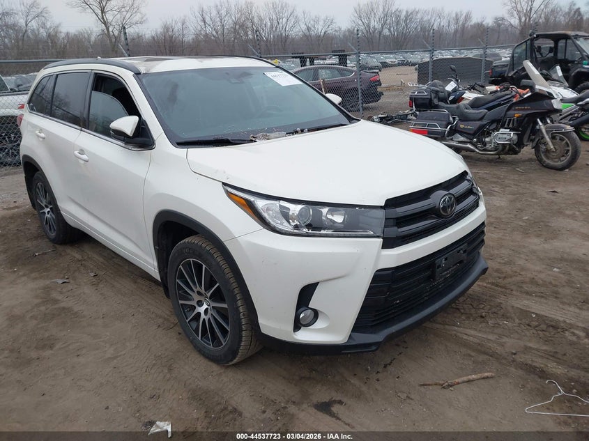 2017 Toyota Highlander Se