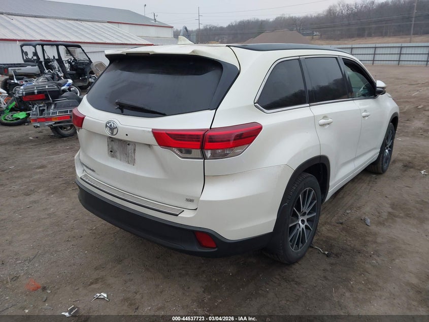 2017 Toyota Highlander Se