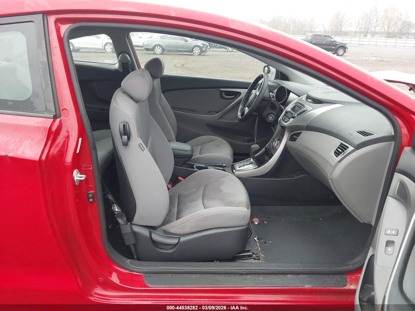 2013 HYUNDAI ELANTRA auction photo 5