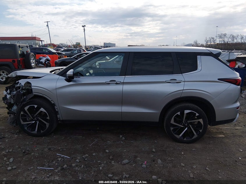 2024 Mitsubishi Outlander Se 2.5 2Wd/Se Black Edition S-Awc/Se Black Edition W/Pano Roof S-Awc VIN: JA4J3VA81RZ055797 Lot: 44538408
