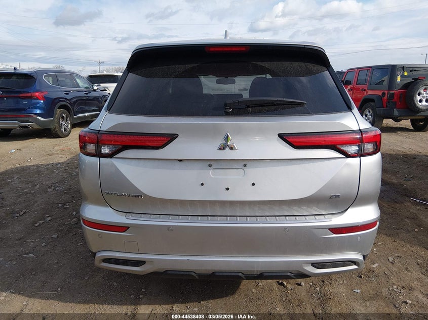 2024 Mitsubishi Outlander Se 2.5 2Wd/Se Black Edition S-Awc/Se Black Edition W/Pano Roof S-Awc VIN: JA4J3VA81RZ055797 Lot: 44538408