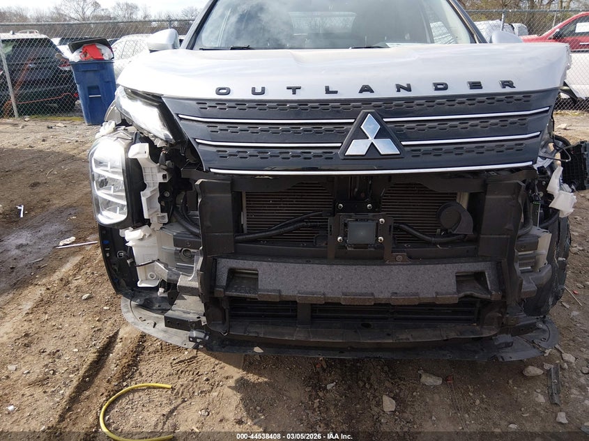 2024 Mitsubishi Outlander Se 2.5 2Wd/Se Black Edition S-Awc/Se Black Edition W/Pano Roof S-Awc VIN: JA4J3VA81RZ055797 Lot: 44538408