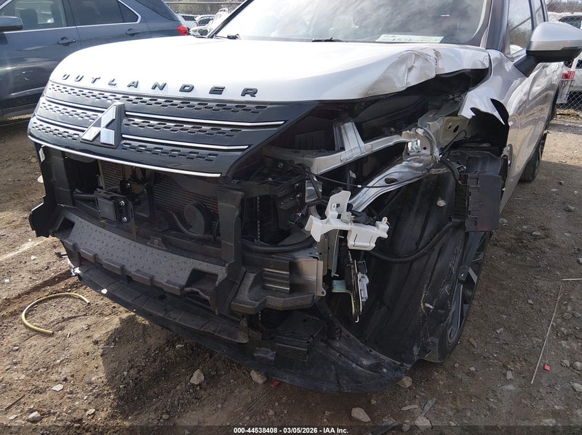 2024 Mitsubishi Outlander Se 2.5 2Wd/Se Black Edition S-Awc/Se Black Edition W/Pano Roof S-Awc VIN: JA4J3VA81RZ055797 Lot: 44538408