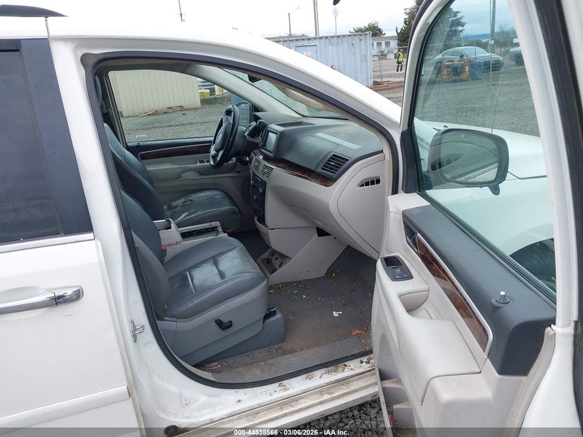 2011 Volkswagen Routan Sel Premium