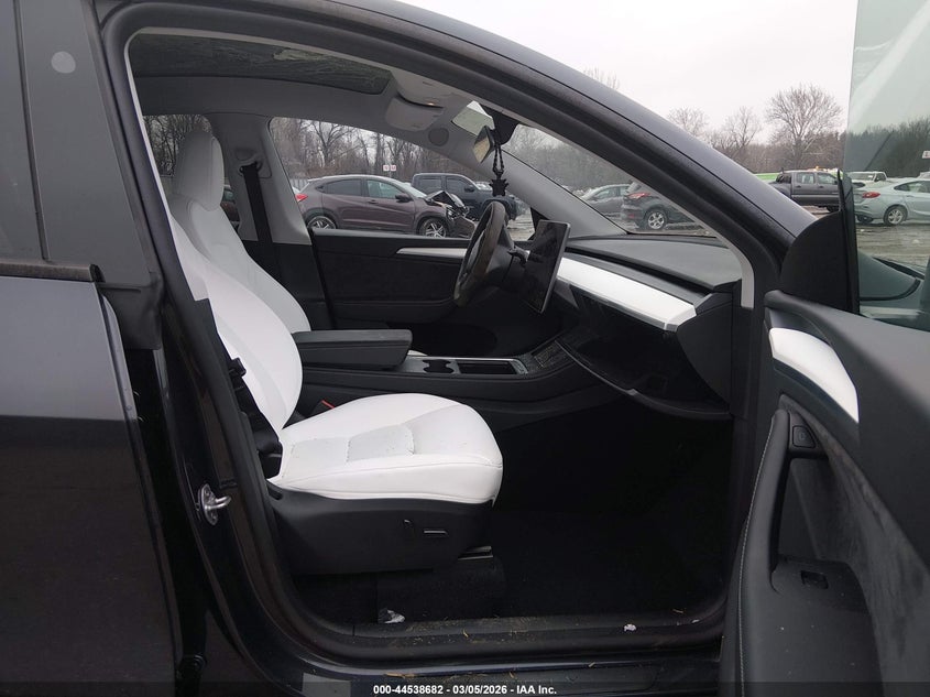 2025 TESLA MODEL Y auction photo 5