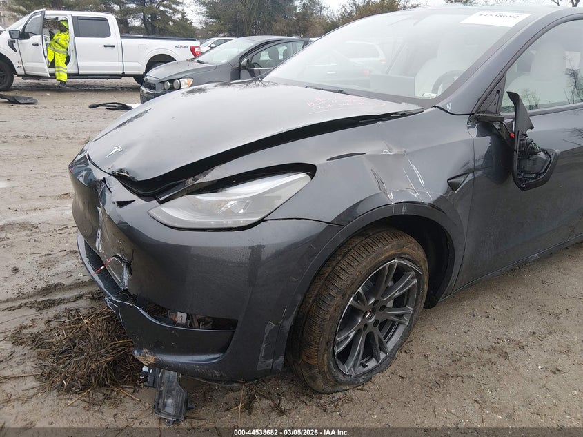 2025 TESLA MODEL Y auction photo 6