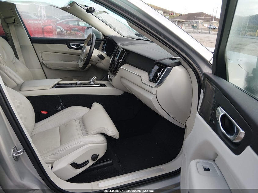2022 Volvo Xc60 Recharge Plug-In Hybrid T8 Inscription