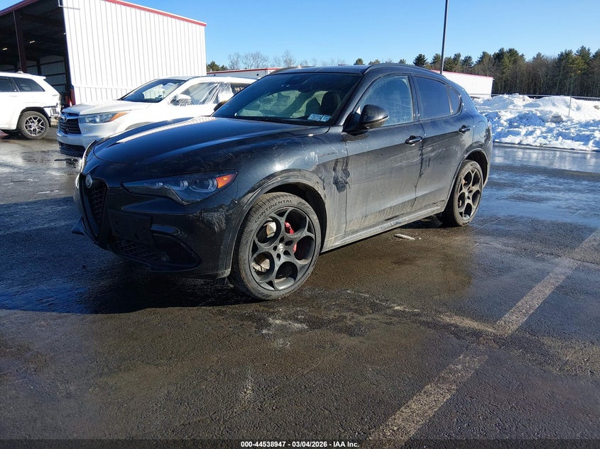 2024 Alfa Romeo Stelvio Competizione Awd