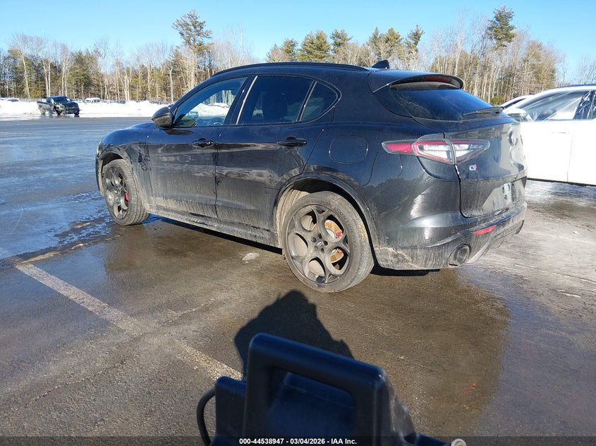 2024 Alfa Romeo Stelvio Competizione Awd