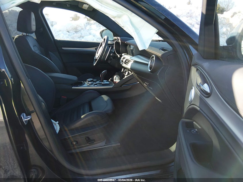 2024 Alfa Romeo Stelvio Competizione Awd