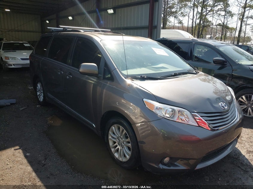 2013 Toyota Sienna Xle V6 8 Passenger