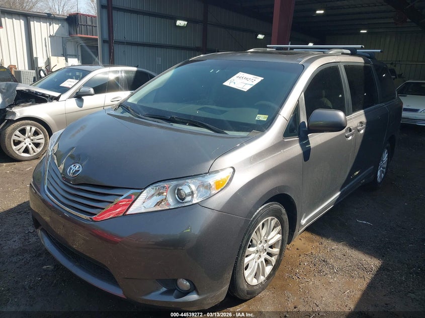 2013 Toyota Sienna Xle V6 8 Passenger