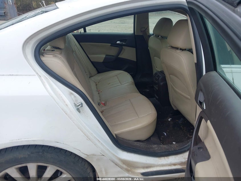 2011 BUICK REGAL auction photo 8