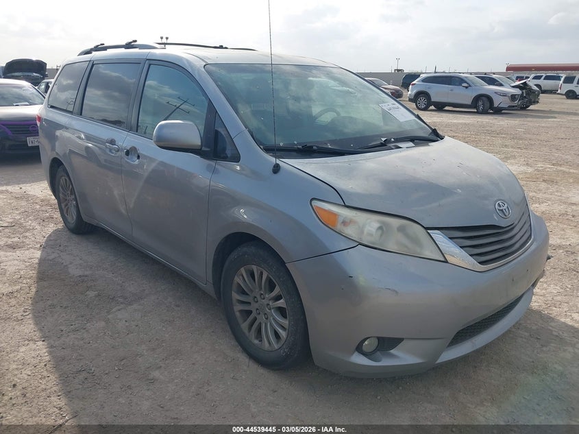 2012 Toyota Sienna Xle V6 8 Passenger