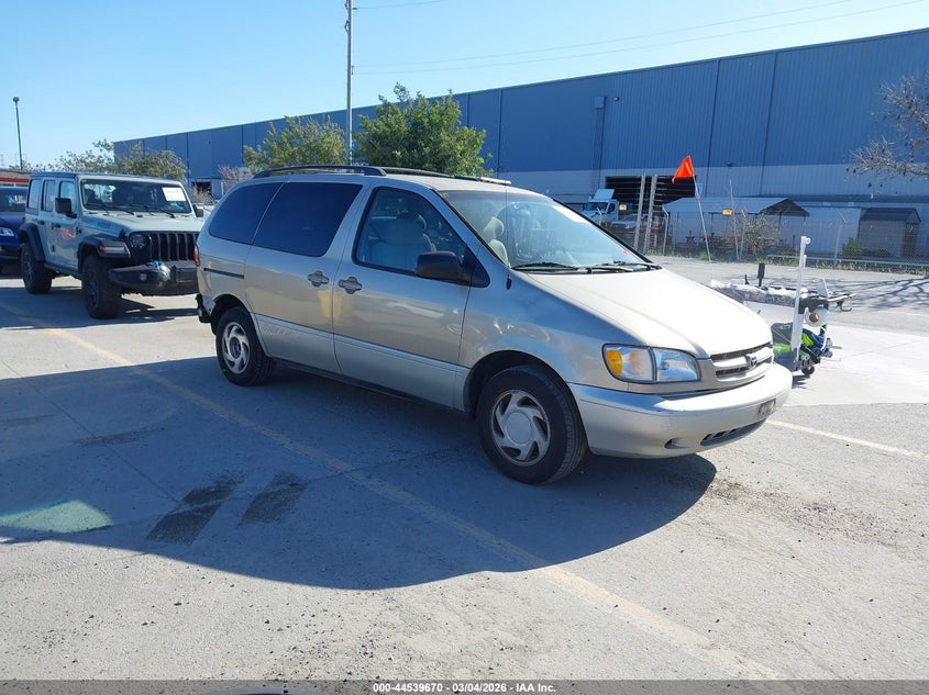 2000 Toyota Sienna Xle