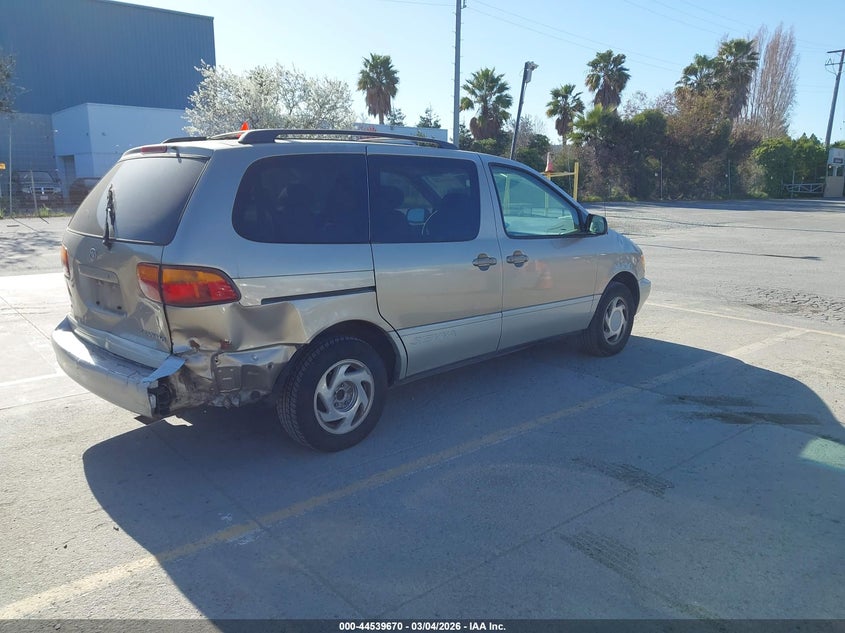 2000 Toyota Sienna Xle