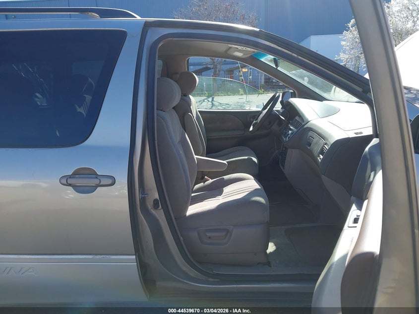 2000 Toyota Sienna Xle